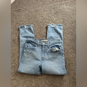 Levis cropped skinny jeans 💙
